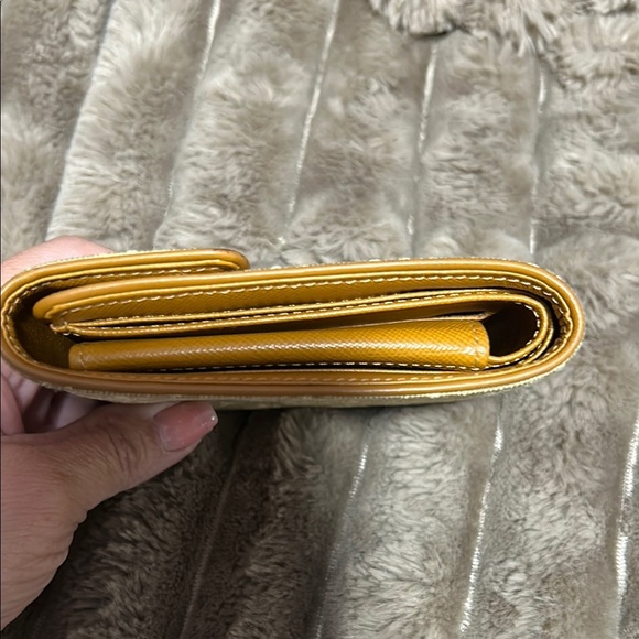 Louis Vuitton Cream Monogram Wallet - Picture 3 of 12